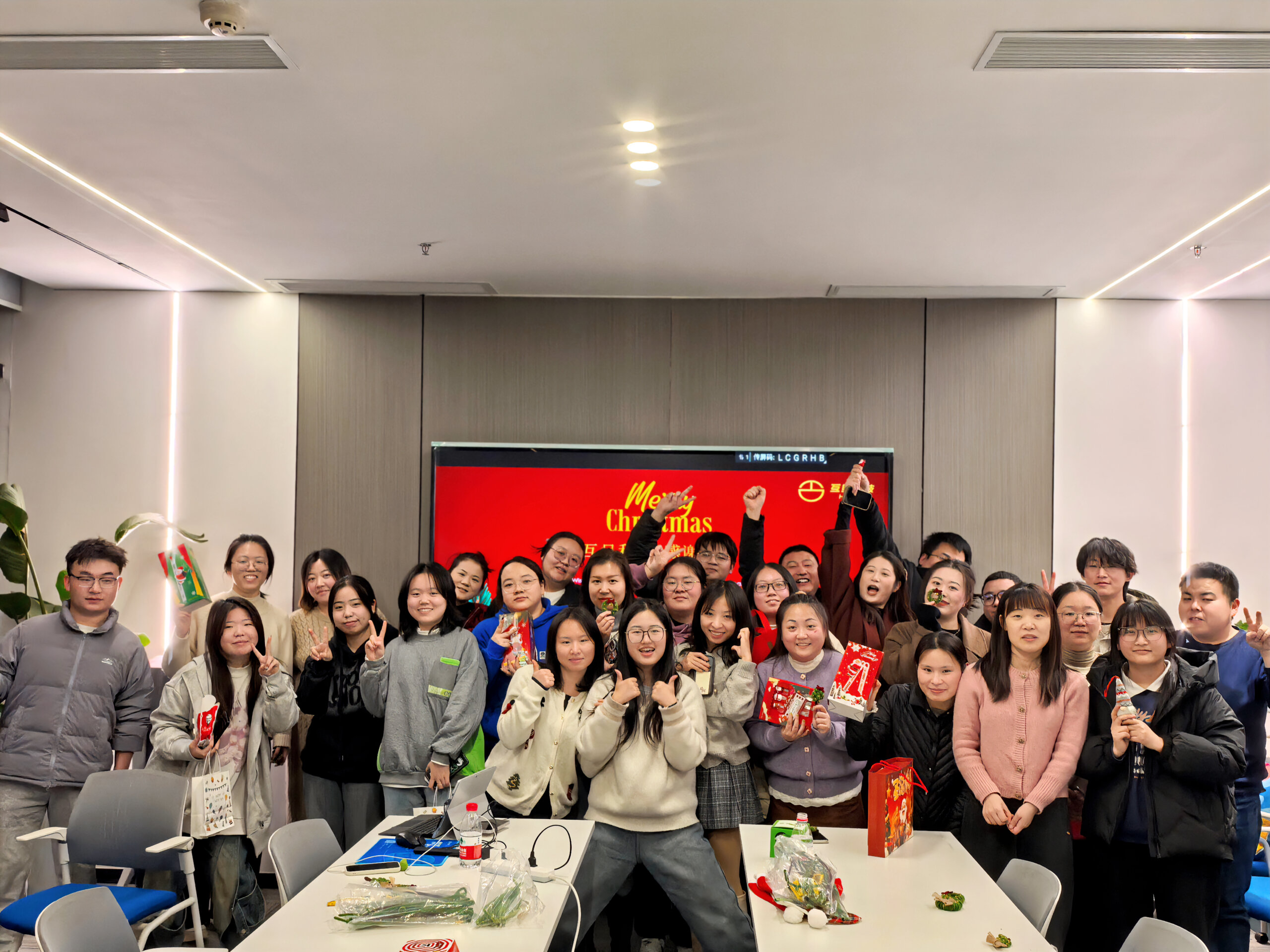 這個圣誕不孤單：互旦科技party夜點燃你的快樂火花！